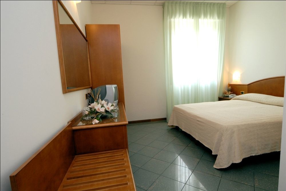 La Chiesaccia Hotel Ristorante Ponte Samoggia Esterno foto